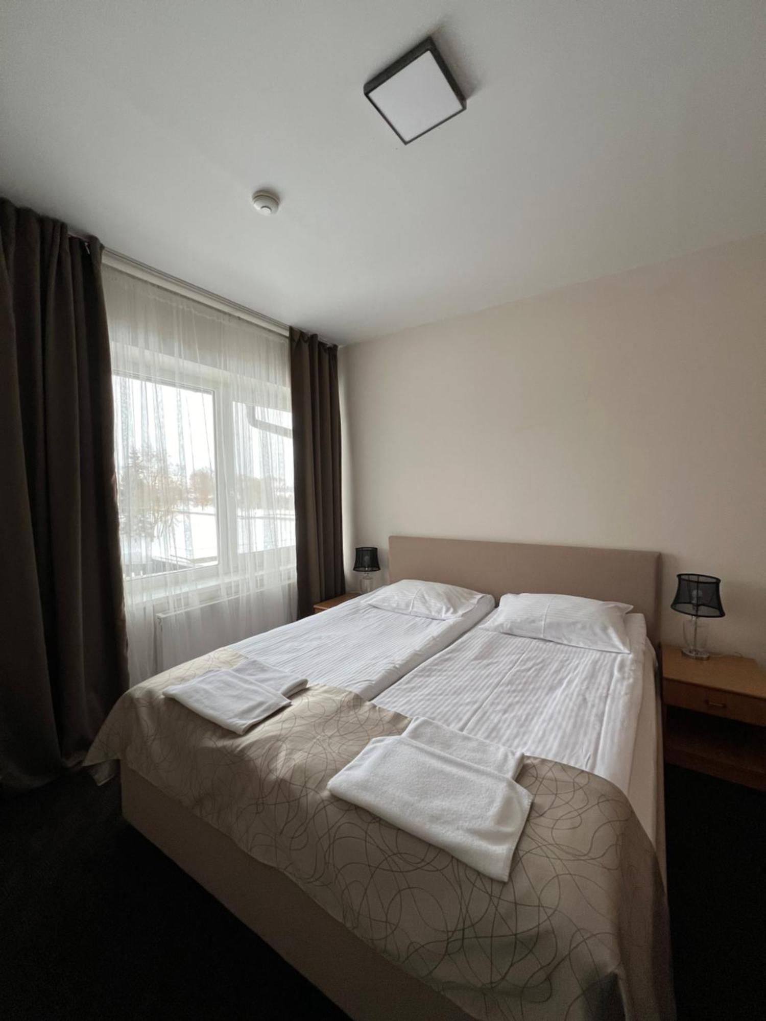 Butenas Hotel Tyla Birzai Ngoại thất bức ảnh