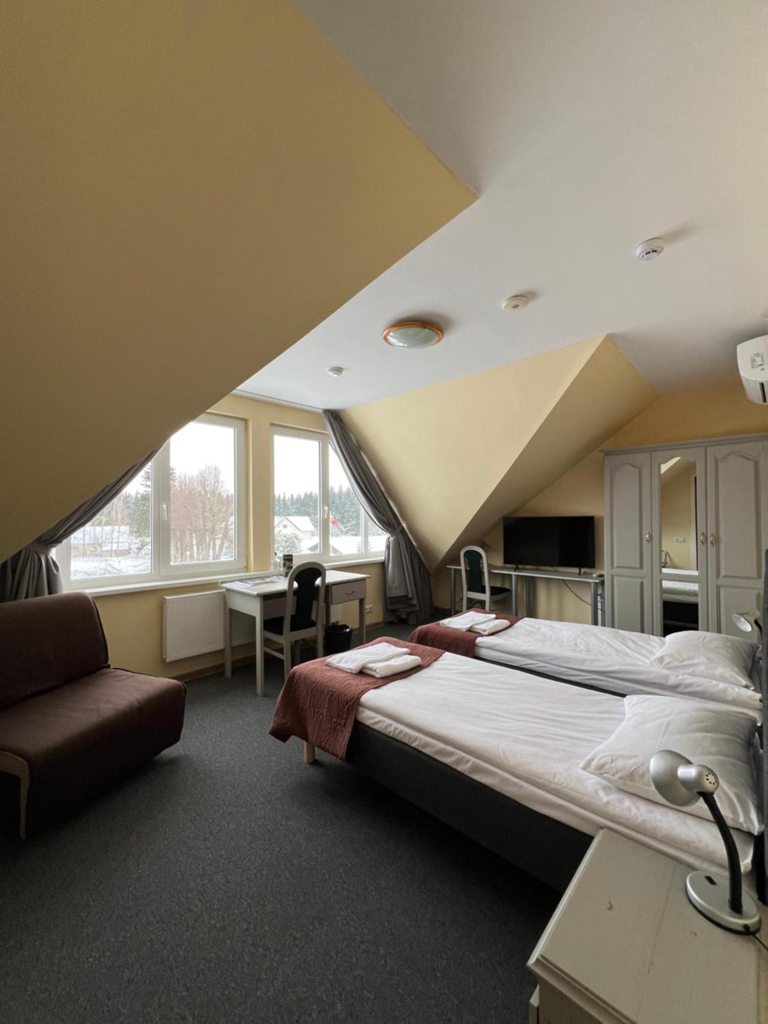 Butenas Hotel Tyla Birzai Ngoại thất bức ảnh
