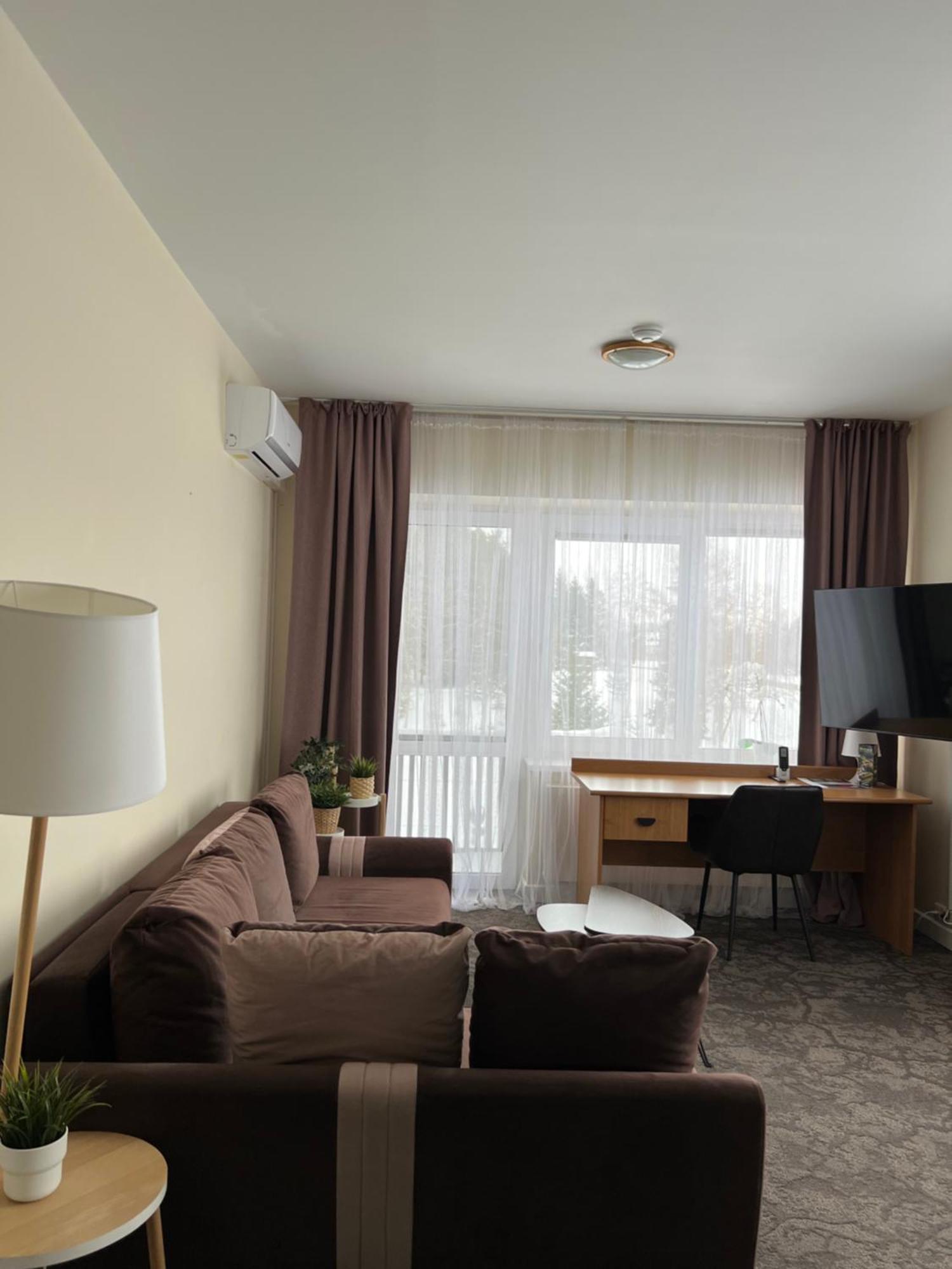 Butenas Hotel Tyla Birzai Ngoại thất bức ảnh