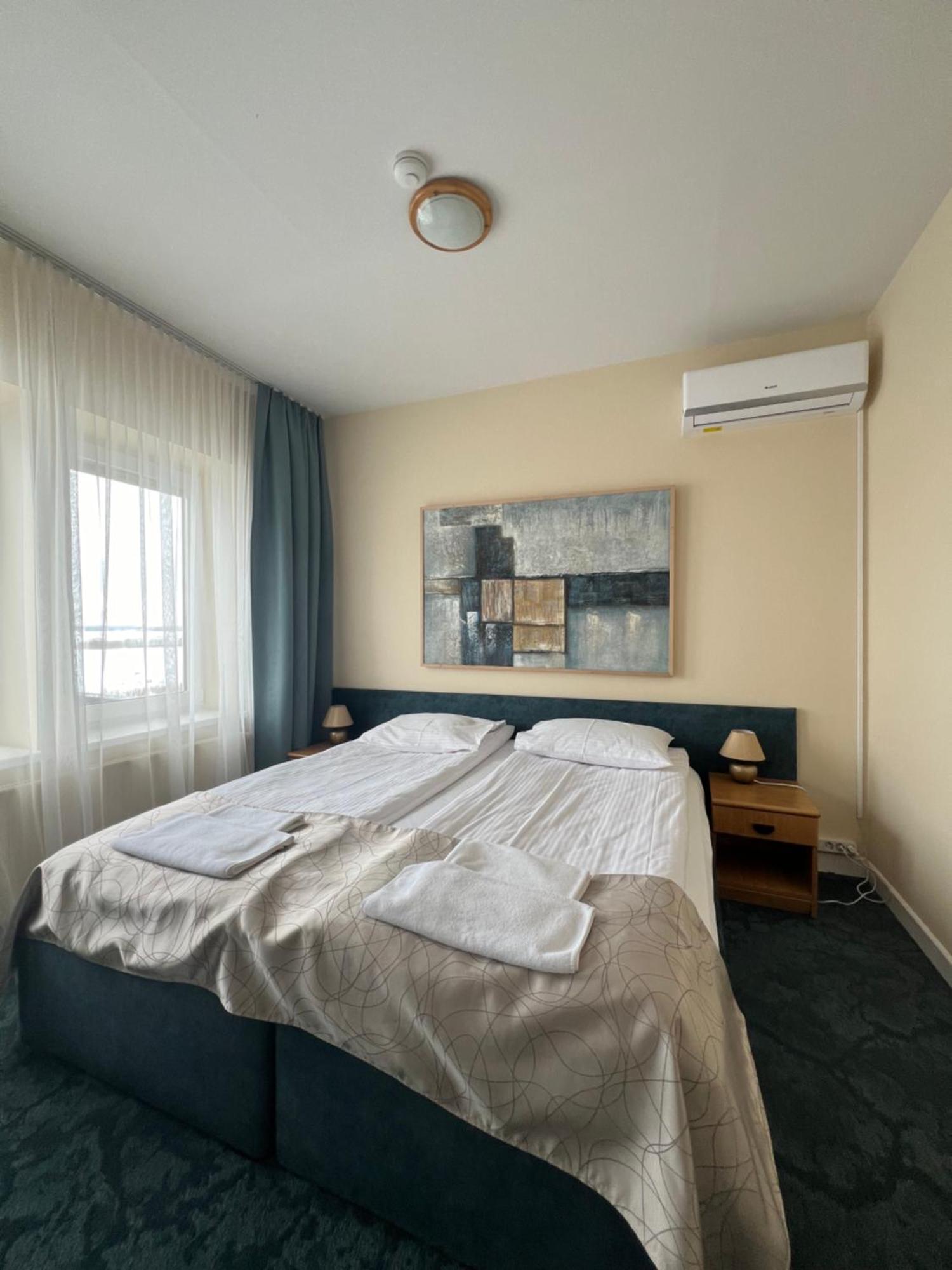 Butenas Hotel Tyla Birzai Ngoại thất bức ảnh