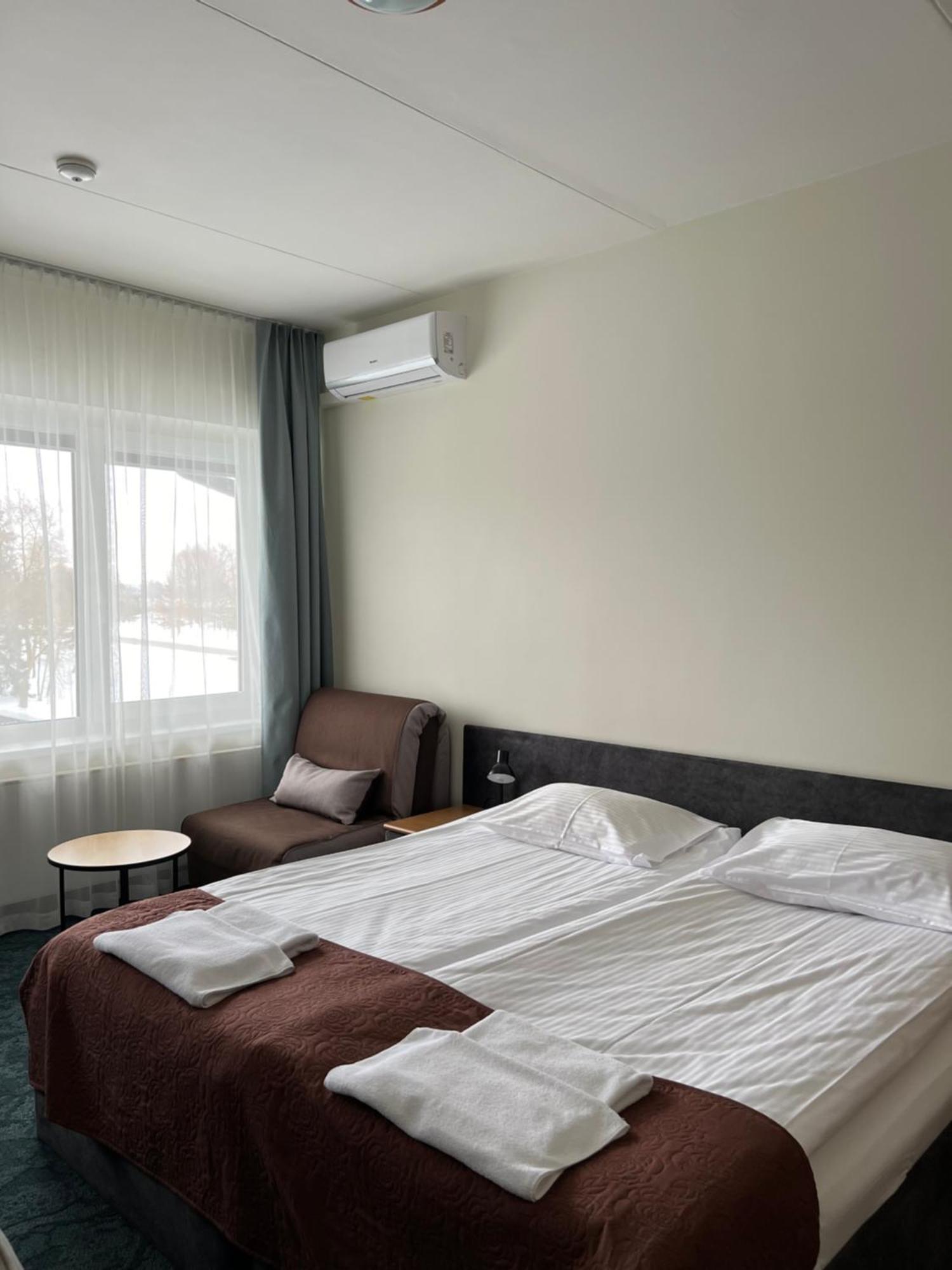 Butenas Hotel Tyla Birzai Ngoại thất bức ảnh