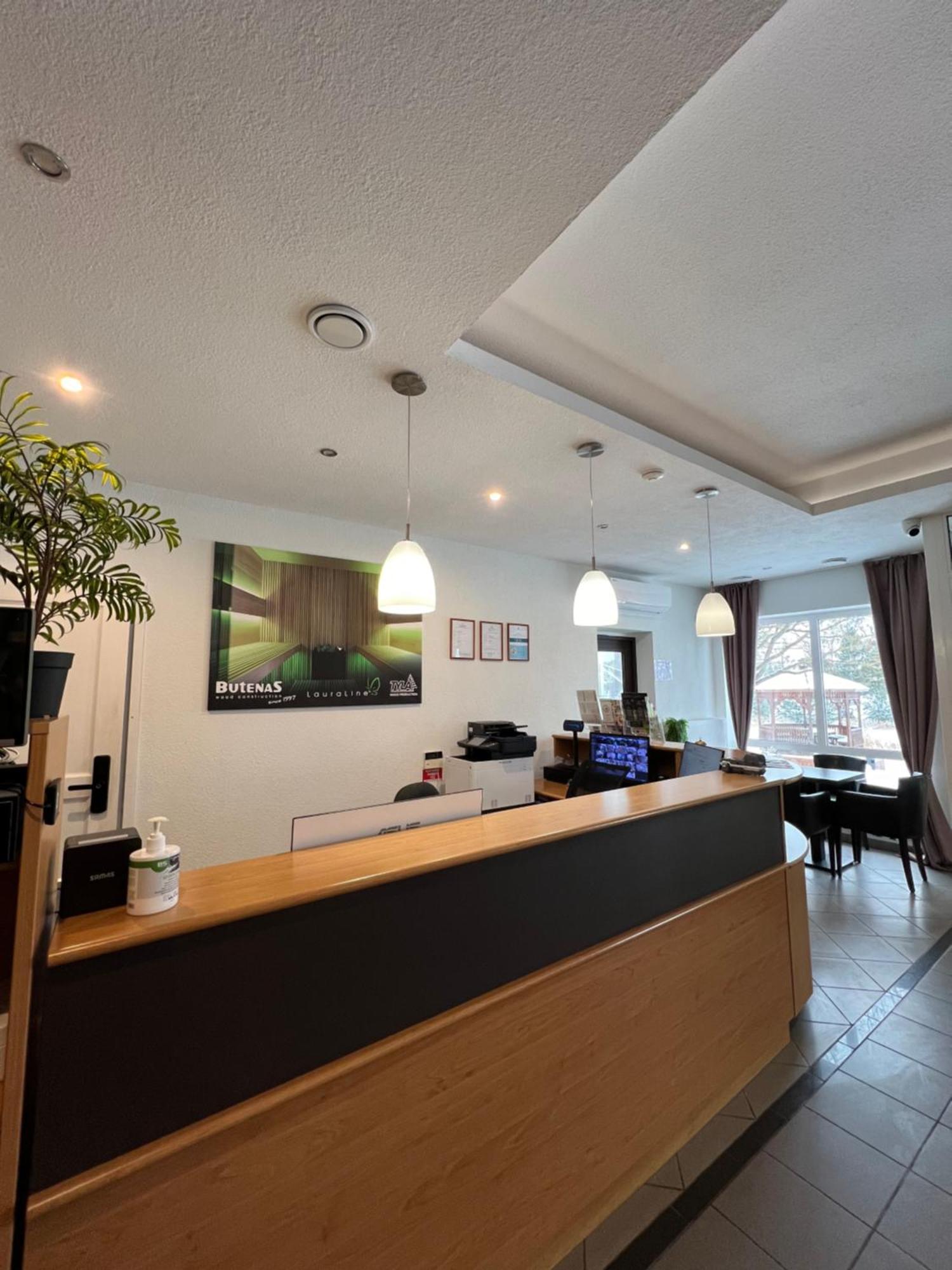 Butenas Hotel Tyla Birzai Ngoại thất bức ảnh