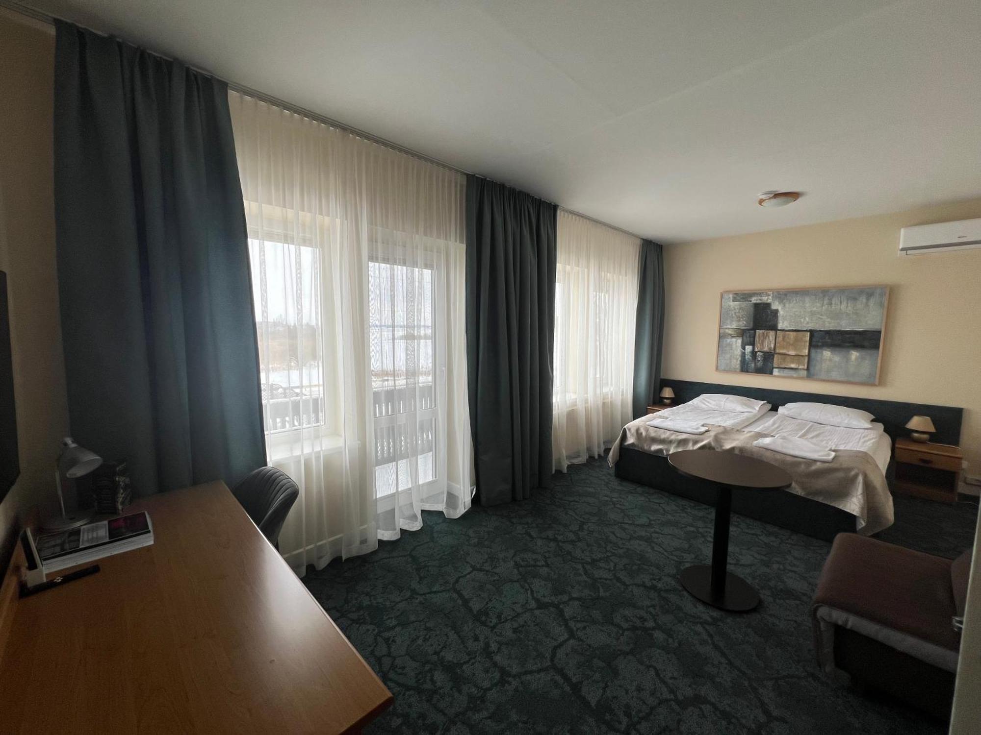 Butenas Hotel Tyla Birzai Ngoại thất bức ảnh