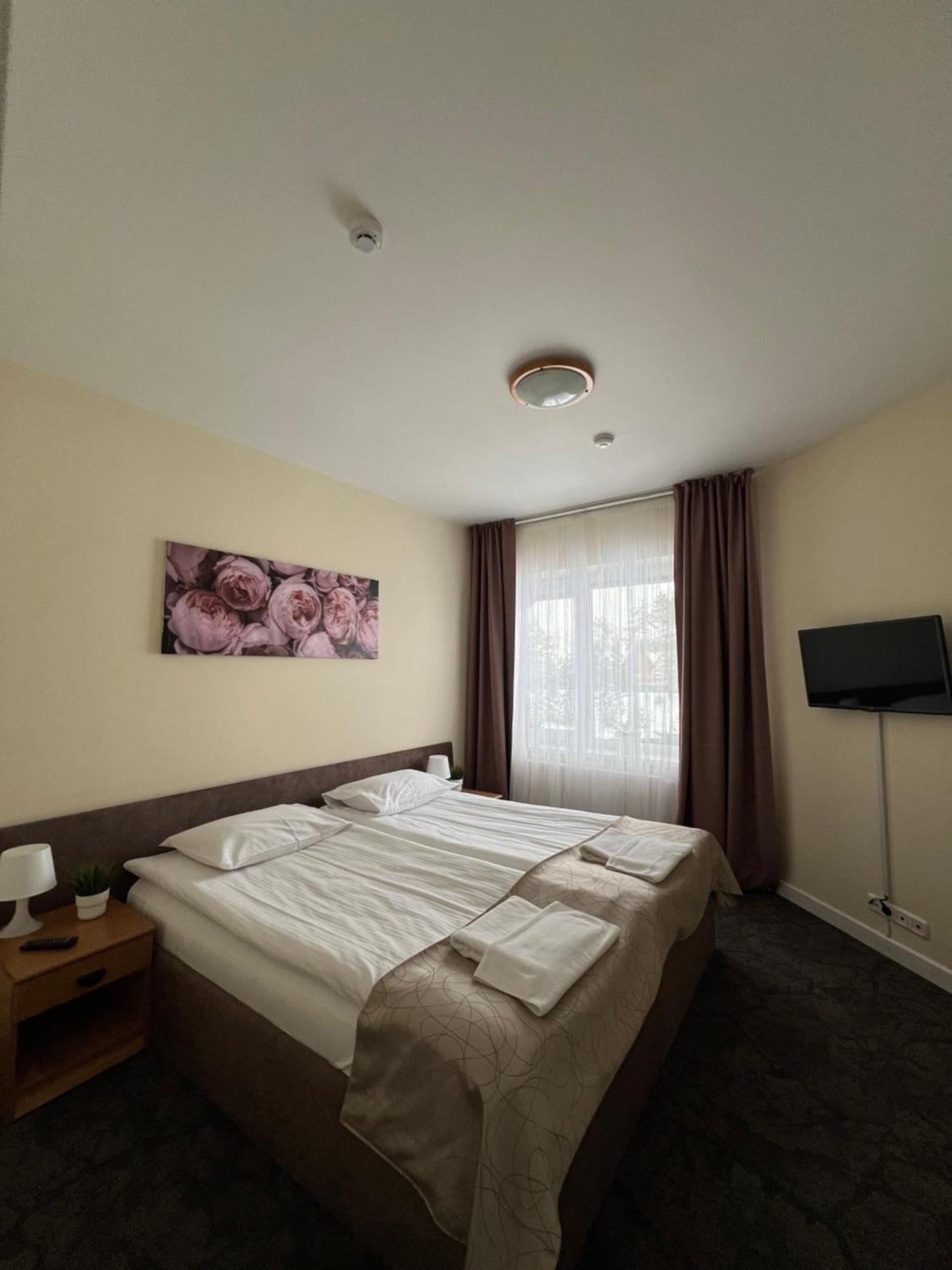 Butenas Hotel Tyla Birzai Ngoại thất bức ảnh