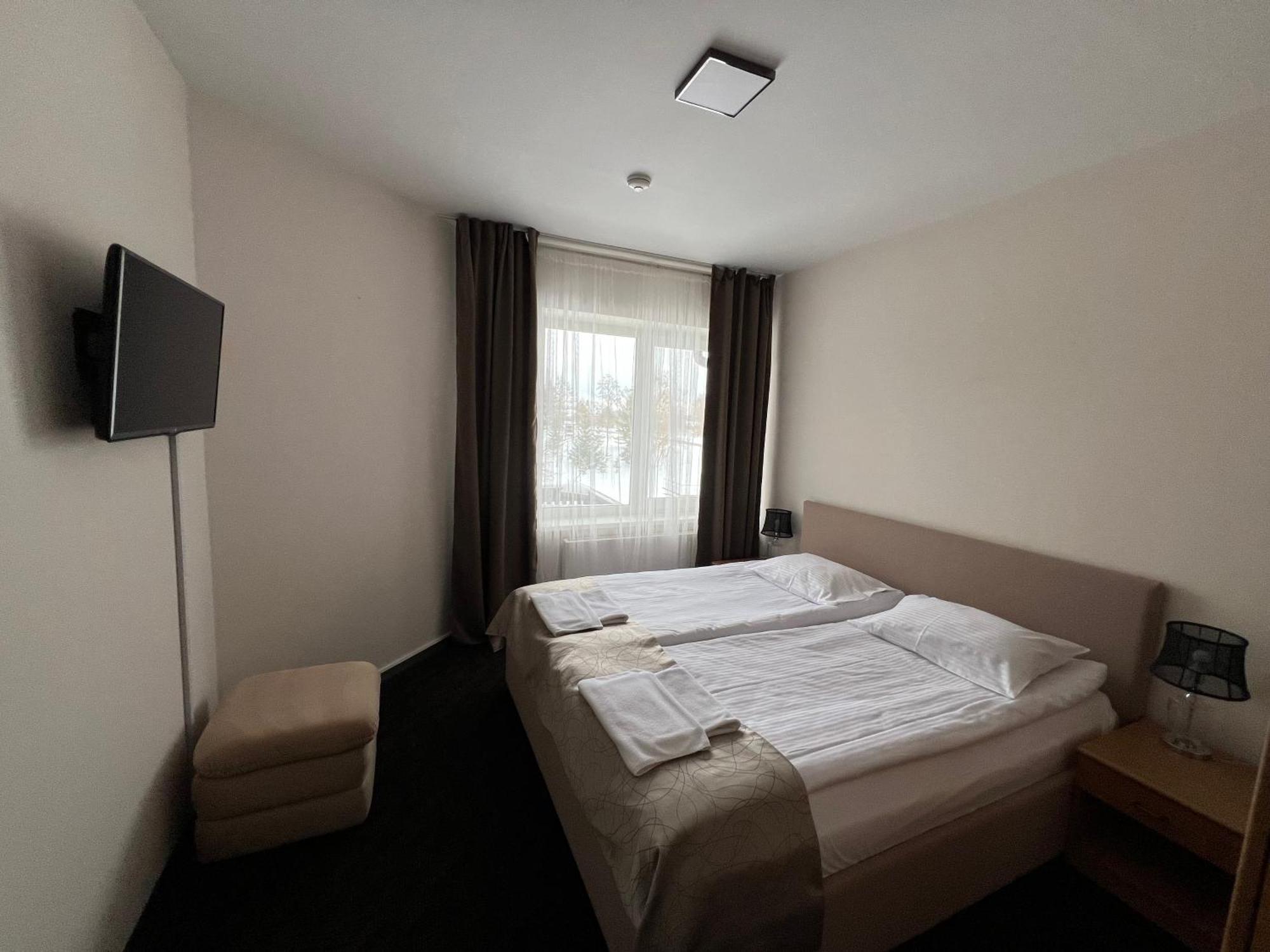Butenas Hotel Tyla Birzai Ngoại thất bức ảnh