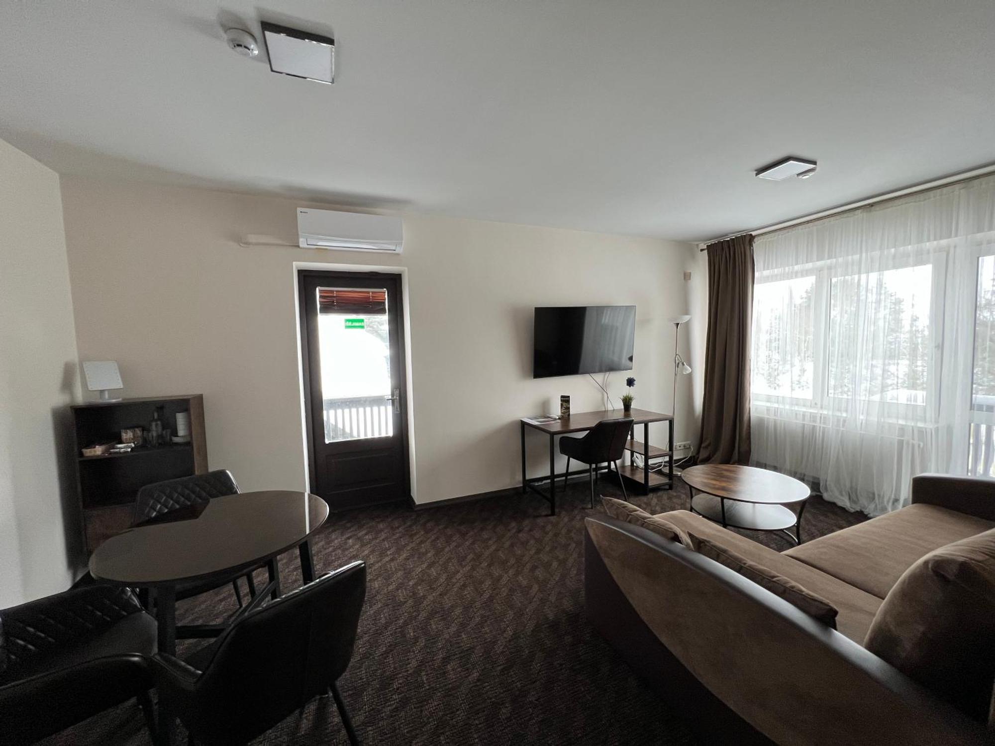 Butenas Hotel Tyla Birzai Ngoại thất bức ảnh