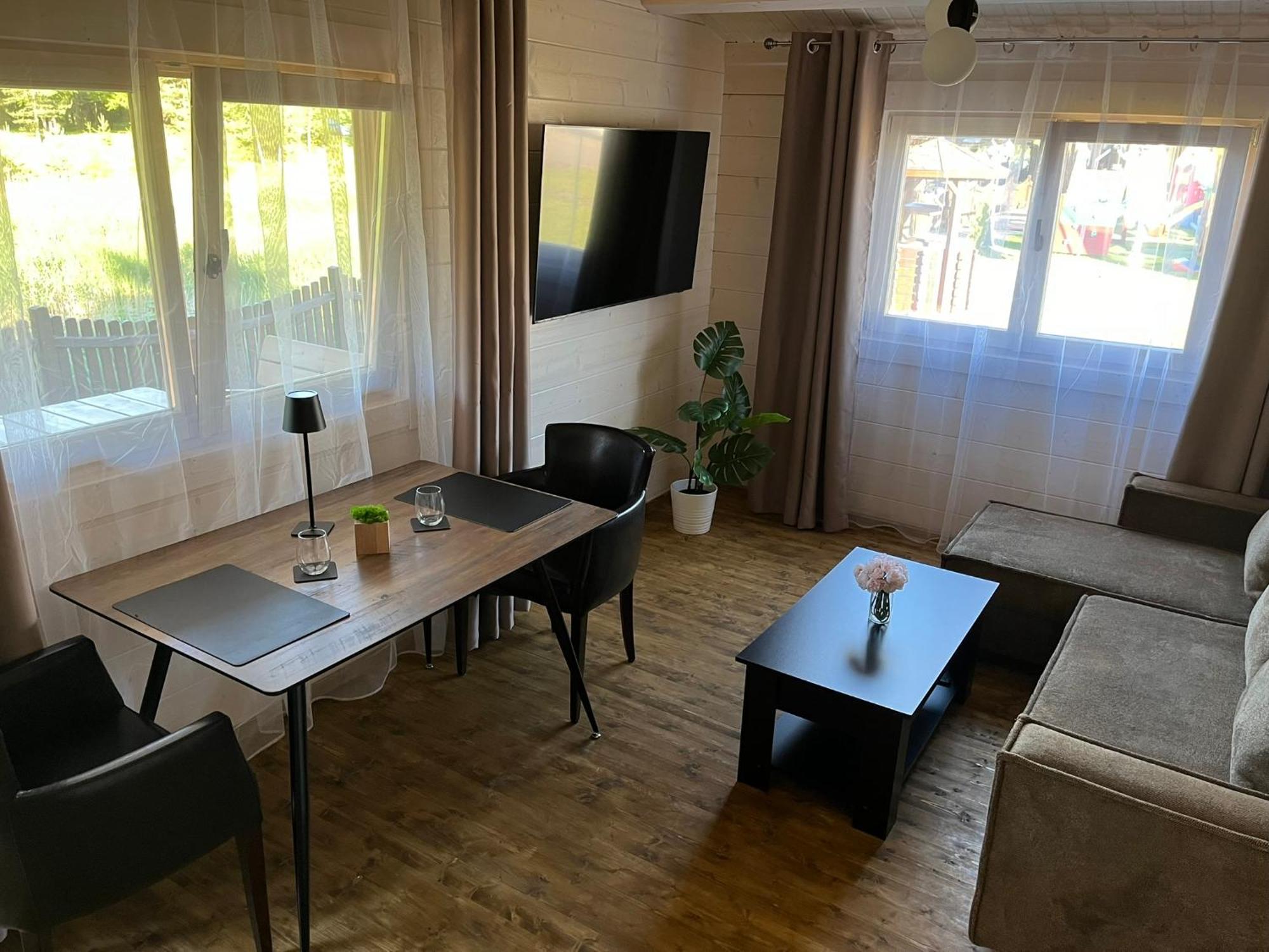 Butenas Hotel Tyla Birzai Ngoại thất bức ảnh