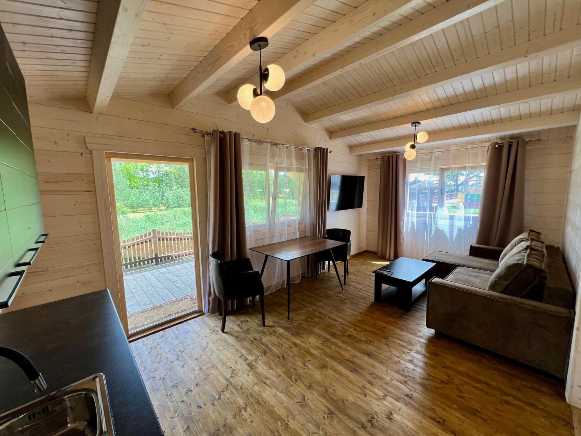 Butenas Hotel Tyla Birzai Ngoại thất bức ảnh